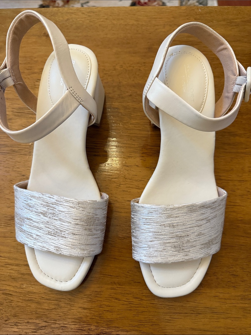 Rockport Women's Light Beige Textured Band Block Heel Sandals